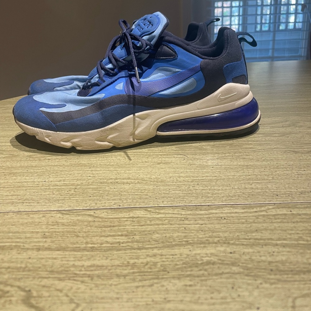 Nike Mens AirMax 270 React